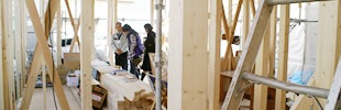 現場を公開する