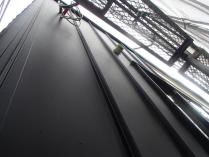 ガルバニウム鋼板施工中