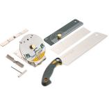 手鋸で真っすぐ切れます。